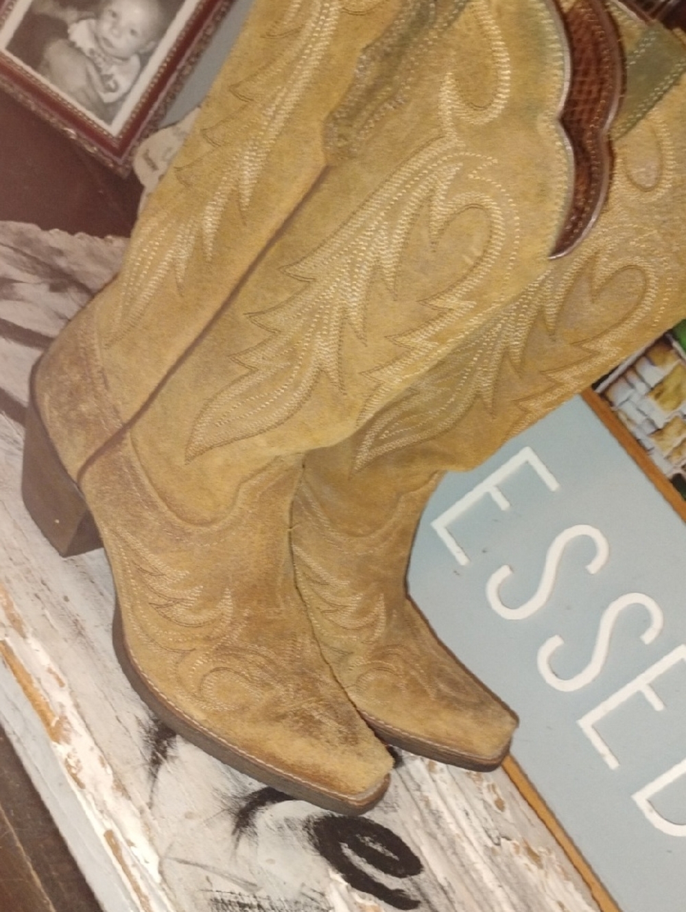 Ariat 4LR Embossed Leather Western Boots Lt Tan/Brown Women's 8B